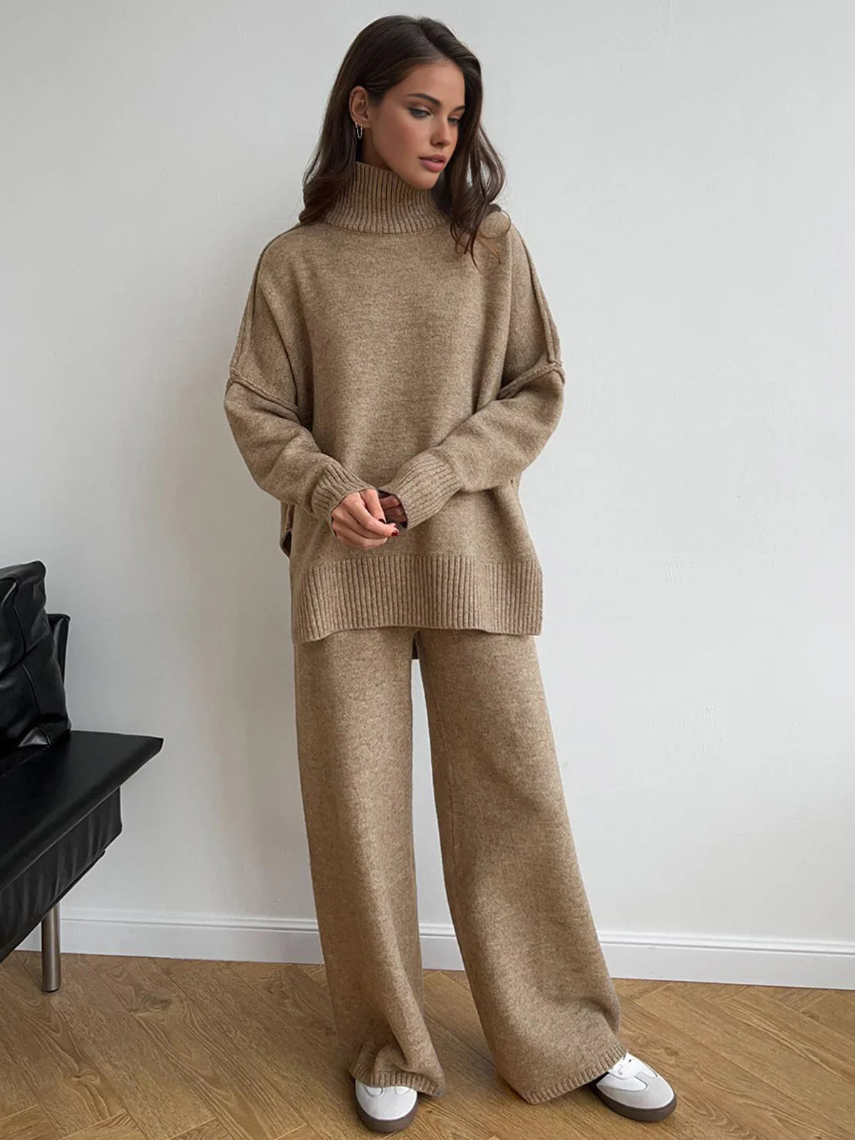 Chic Comfort: Turtleneck & Broek Set