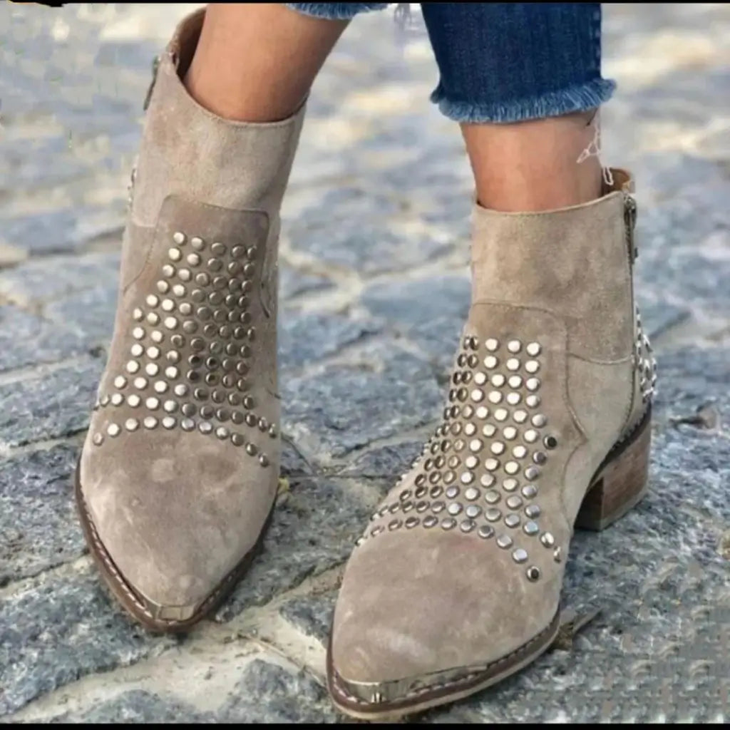 Stijlvolle Enkelboots Met Studs
