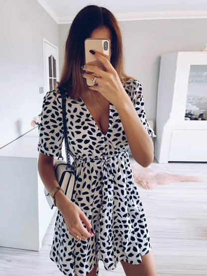 Elegante Mini Jurk met Zomerse Flair