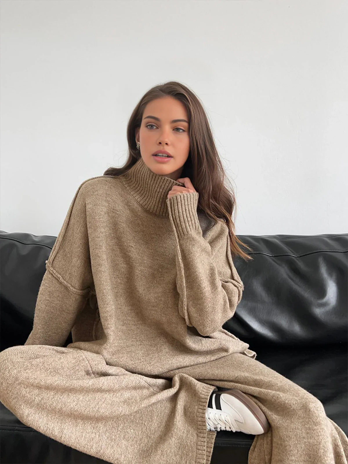 Chic Comfort: Turtleneck & Broek Set